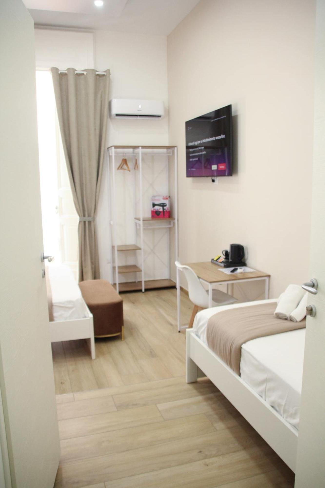 Vpm Rooms Central Train Station Naples Luaran gambar
