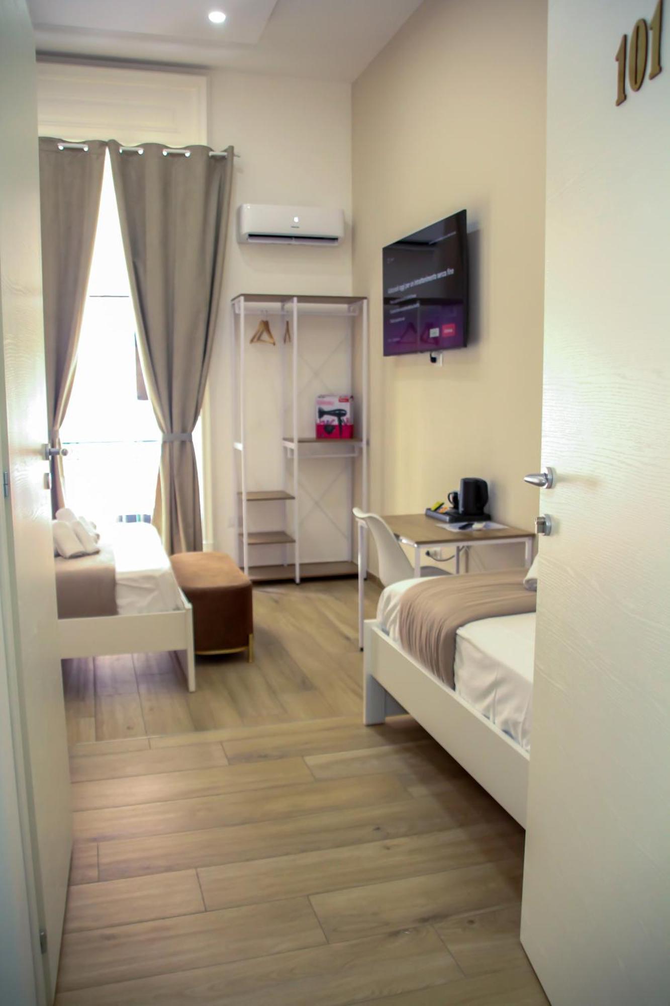 Vpm Rooms Central Train Station Naples Luaran gambar
