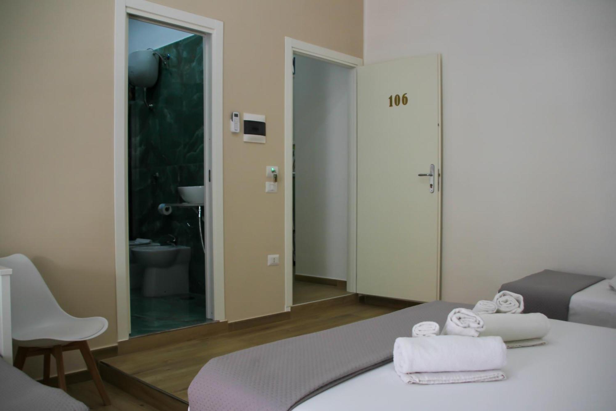 Vpm Rooms Central Train Station Naples Luaran gambar